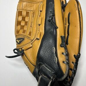 Mizuna Baseball Glove Supreme Series Professional Model 13" RHT Throw GSP 1300T